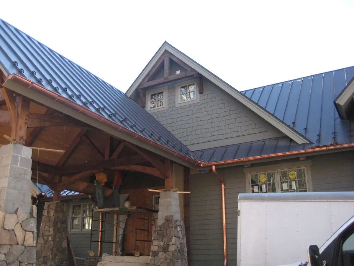Craftsman Roofing team delivering quality roofing work in Montchan